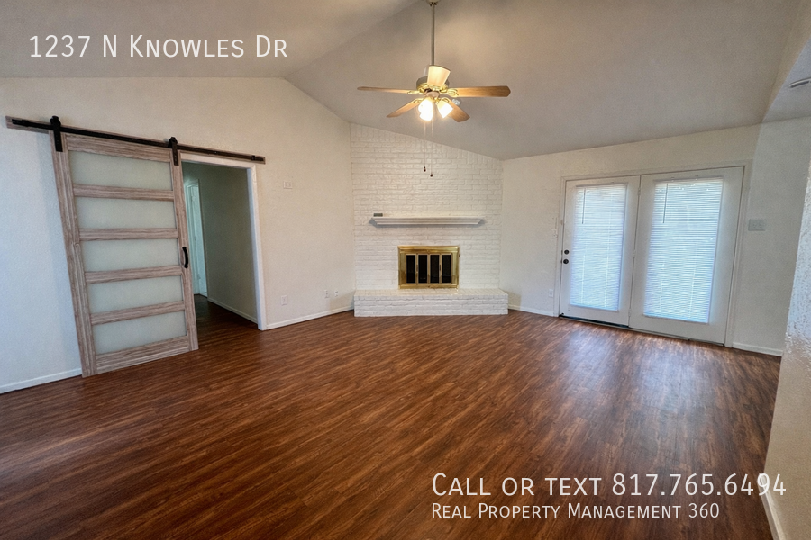 1237 N Knowles Dr - Photo 2 of 16