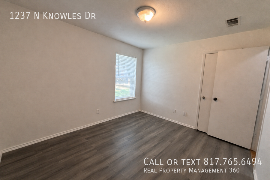 1237 N Knowles Dr - Photo 6 of 16