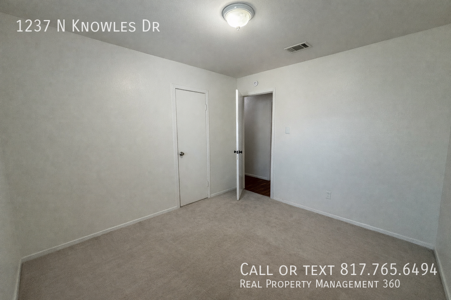 1237 N Knowles Dr - Photo 7 of 16