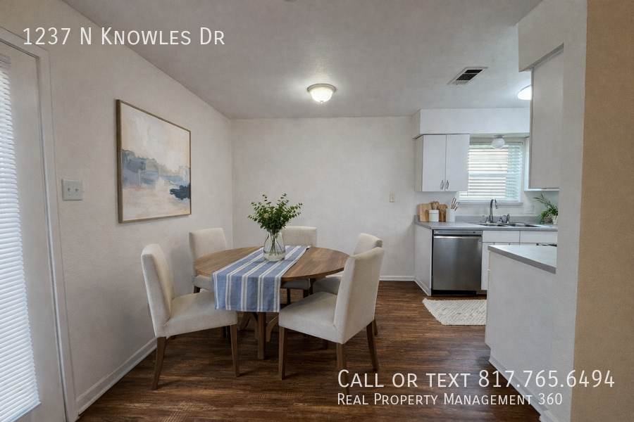 1237 N Knowles Dr - Photo 4 of 16