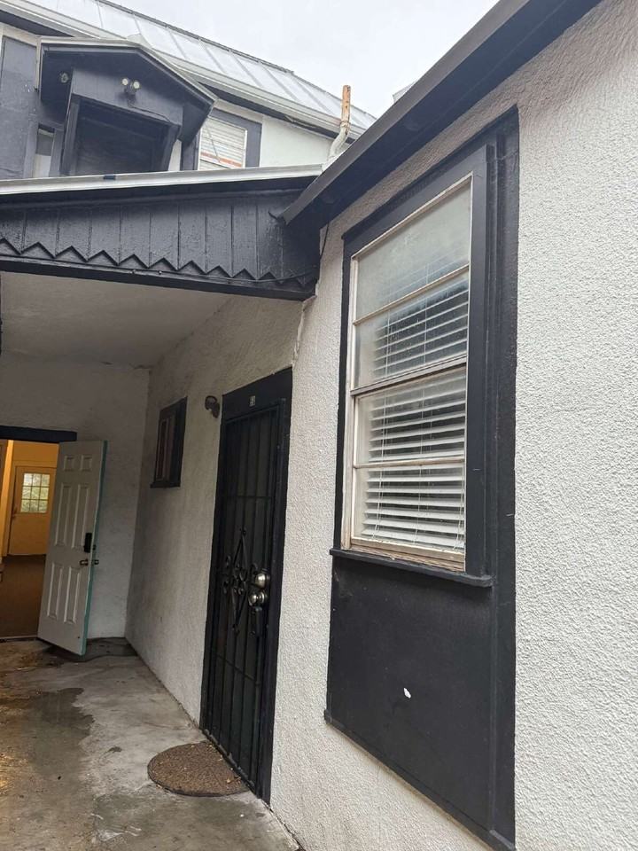 711 E Carson St #A5 - Photo 3 of 15