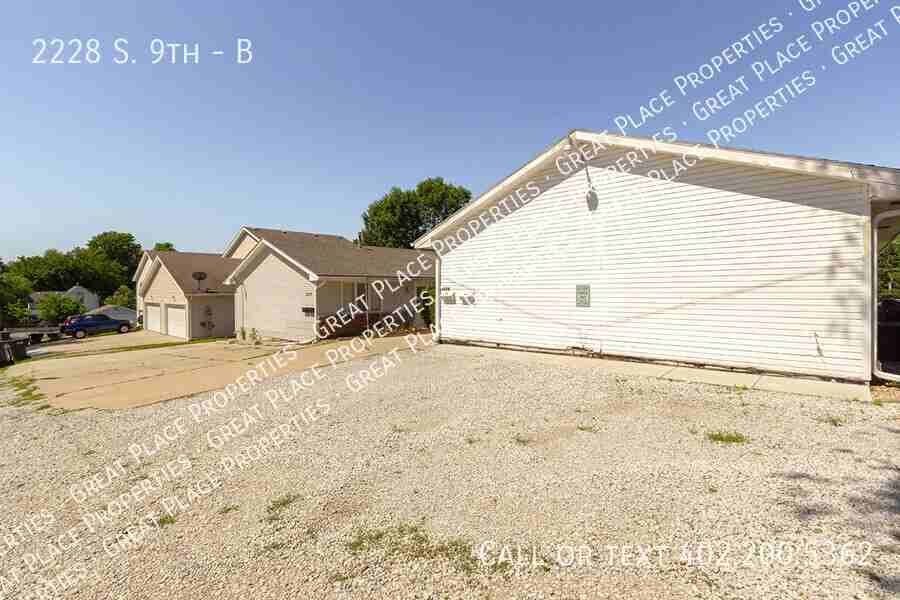 2228 S 9th St #B - Photo 6 of 50