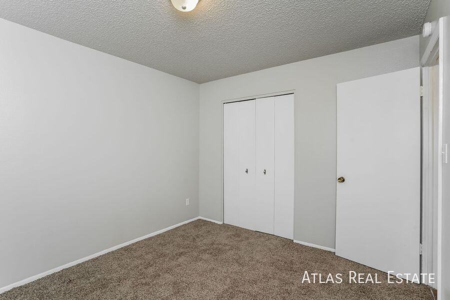 1931 Henderson Ave #2 - Photo 5 of 16