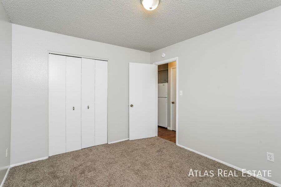 1931 Henderson Ave #2 - Photo 3 of 16