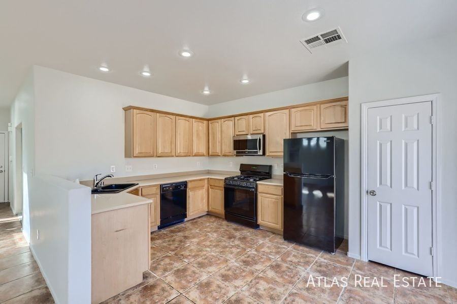 5920 Buckwood Mote St - Photo 5 of 18