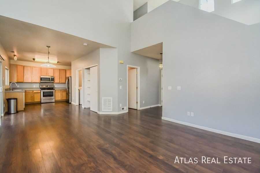 7056 Mcewan St - Photo 3 of 20