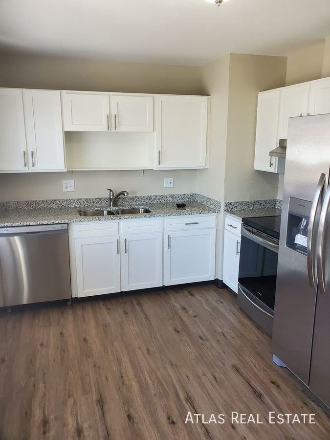 1529 Atwood St - Photo 3 of 14