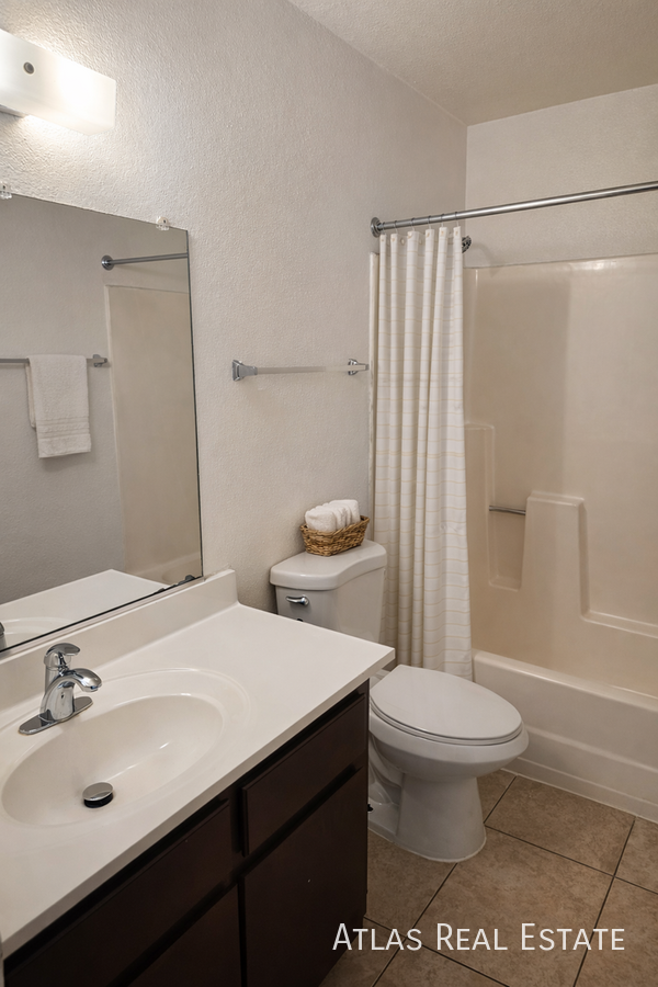 111 N Phyllis #202 - Photo 5 of 12