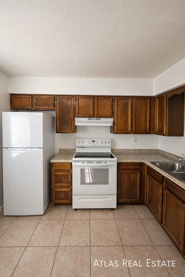 111 N Phyllis #202 - Photo 7 of 12