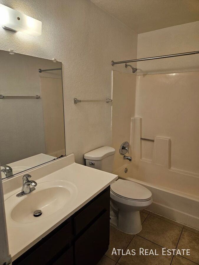 111 N Phyllis #202 - Photo 6 of 12