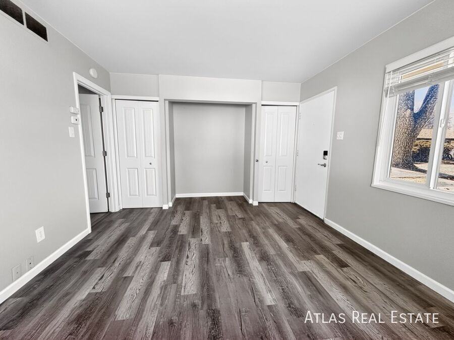 327 May Dr - Photo 5 of 16