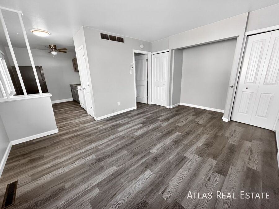 327 May Dr - Photo 4 of 16