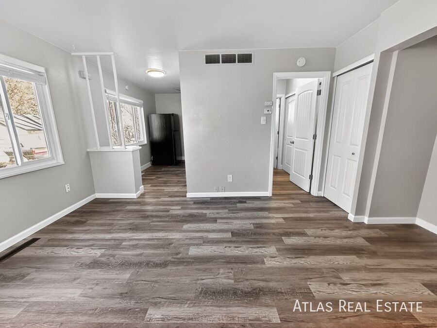 327 May Dr - Photo 6 of 16