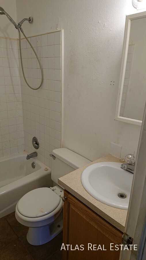 910 Bishop Ct #B - Photo 7 of 9