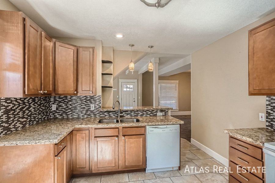 1416 11th Ave #A - Photo 4 of 22