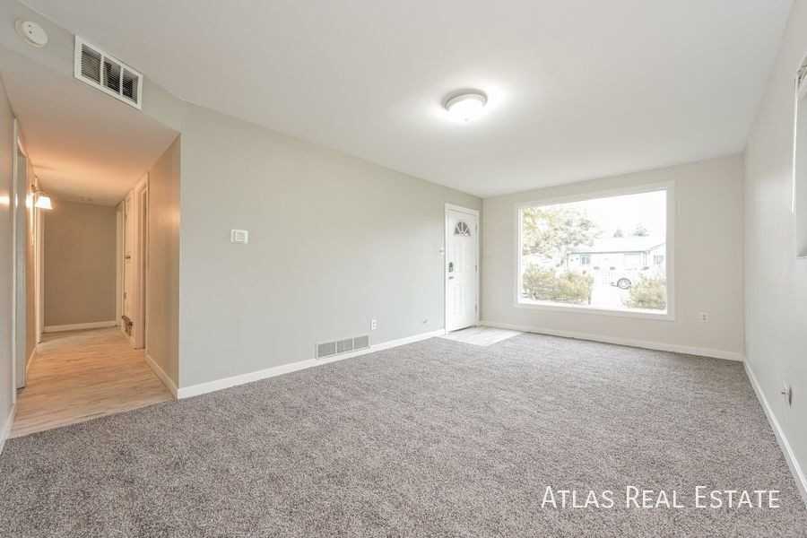 1092 Worchester St - Photo 2 of 20