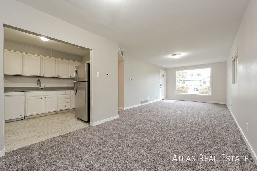 1092 Worchester St - Photo 3 of 20