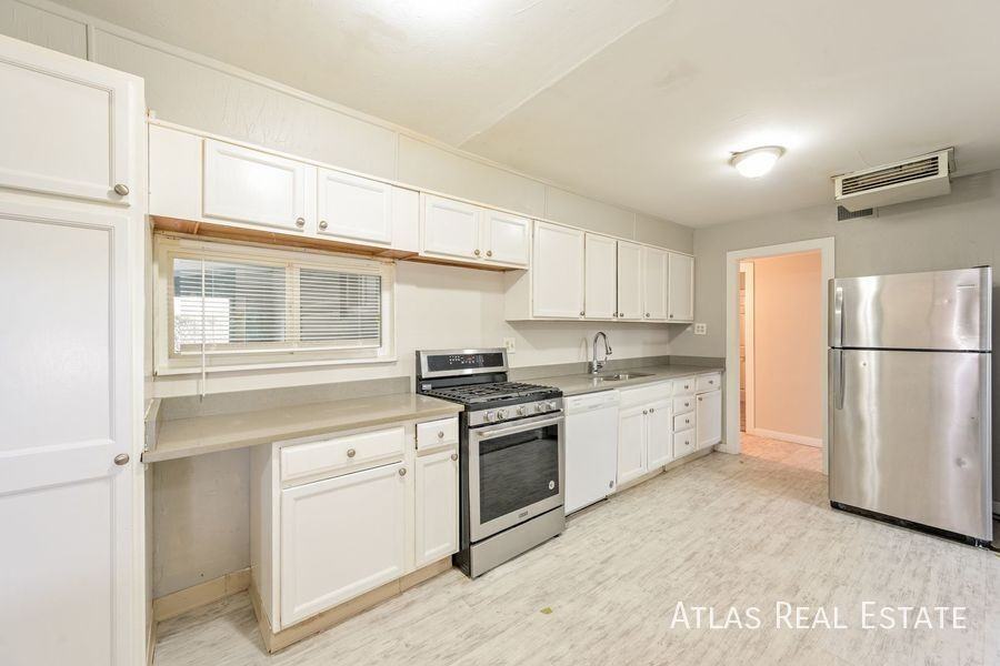 1092 Worchester St - Photo 7 of 20