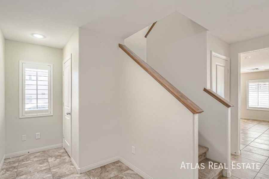 10427 Wildflower Gully St - Photo 2 of 33