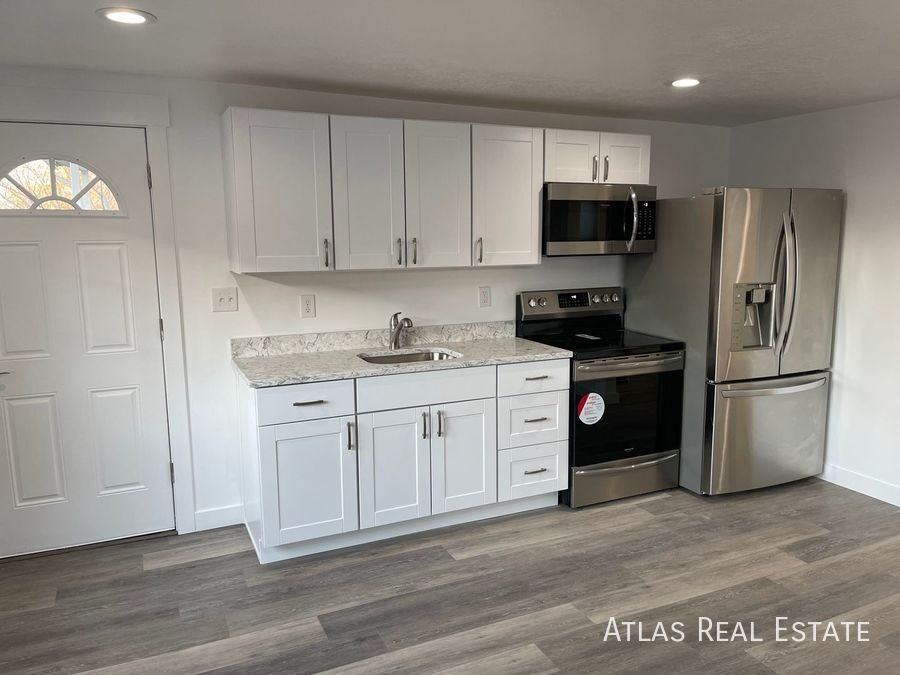 6915 S Brookhill Drive - Photo 7 of 16