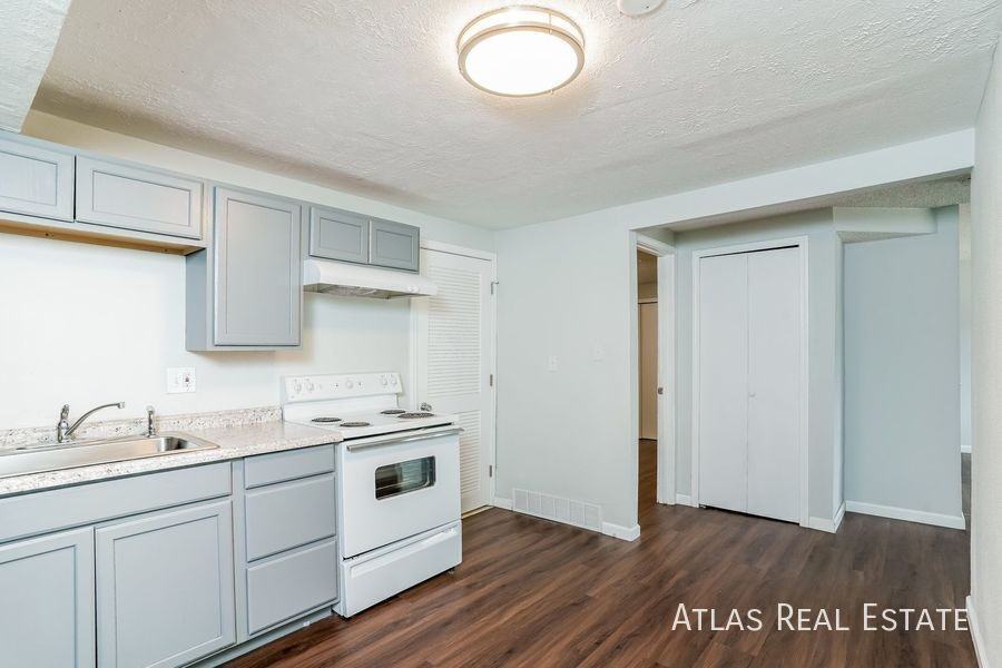 1016 Magnolia St #B - Photo 3 of 34