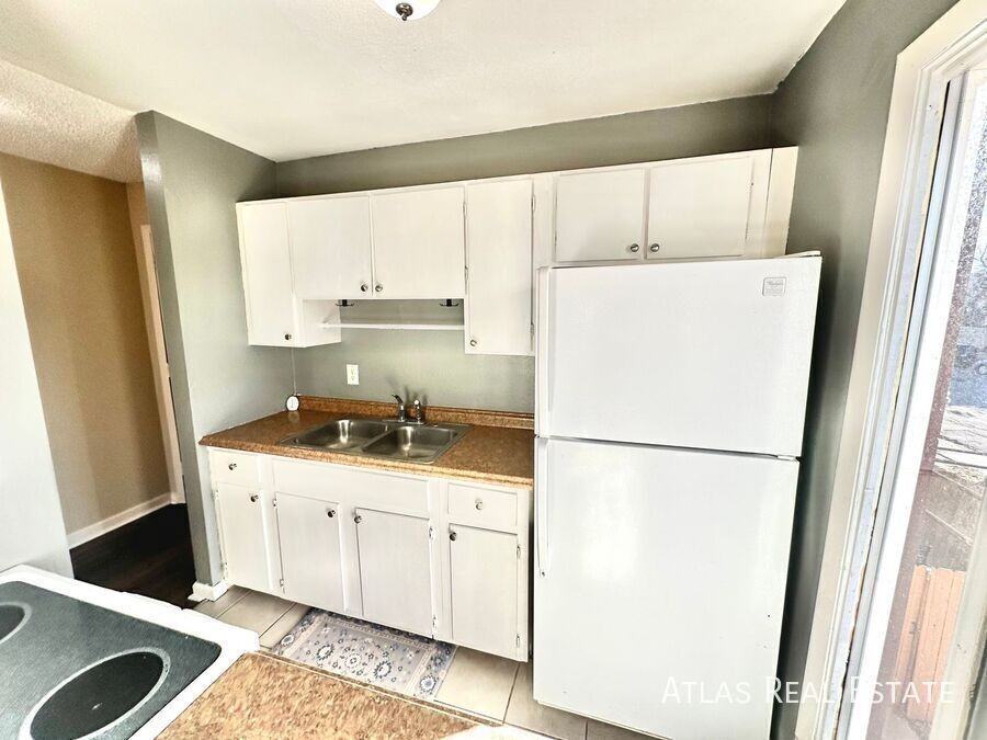 4245 Loomis Ave #4 - Photo 5 of 23