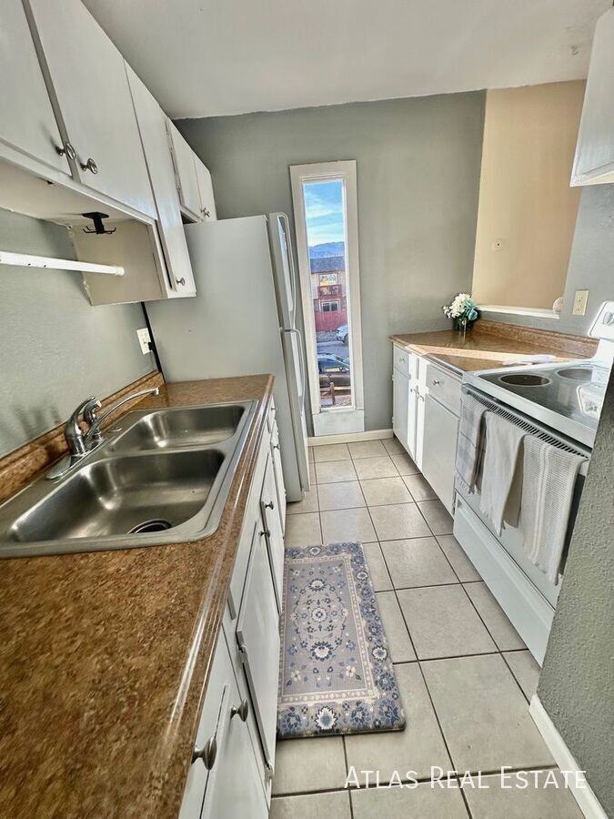 4245 Loomis Ave #4 - Photo 6 of 23