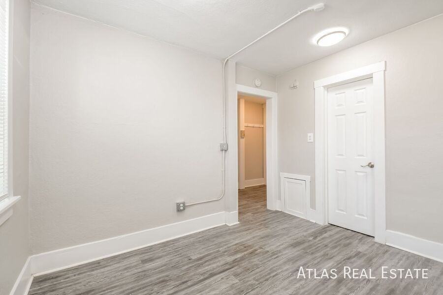 970 N Pearl St #11 - Photo 6 of 17