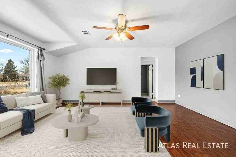 2020 Oneida St - Photo 4 of 32