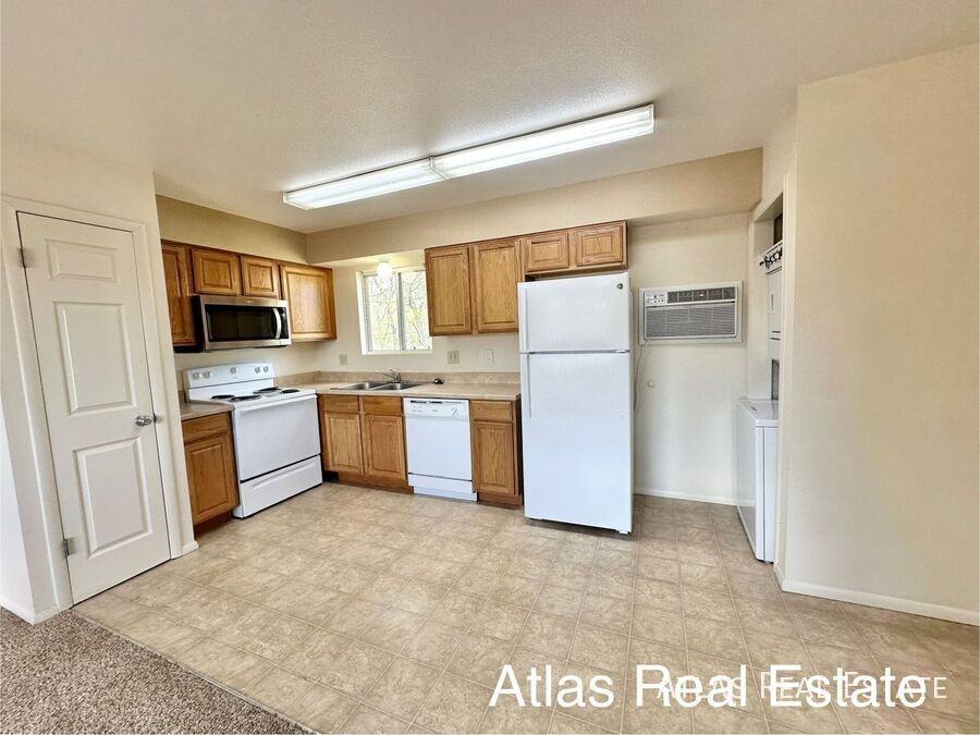 1940 W Yampa St #B - Photo 6 of 27