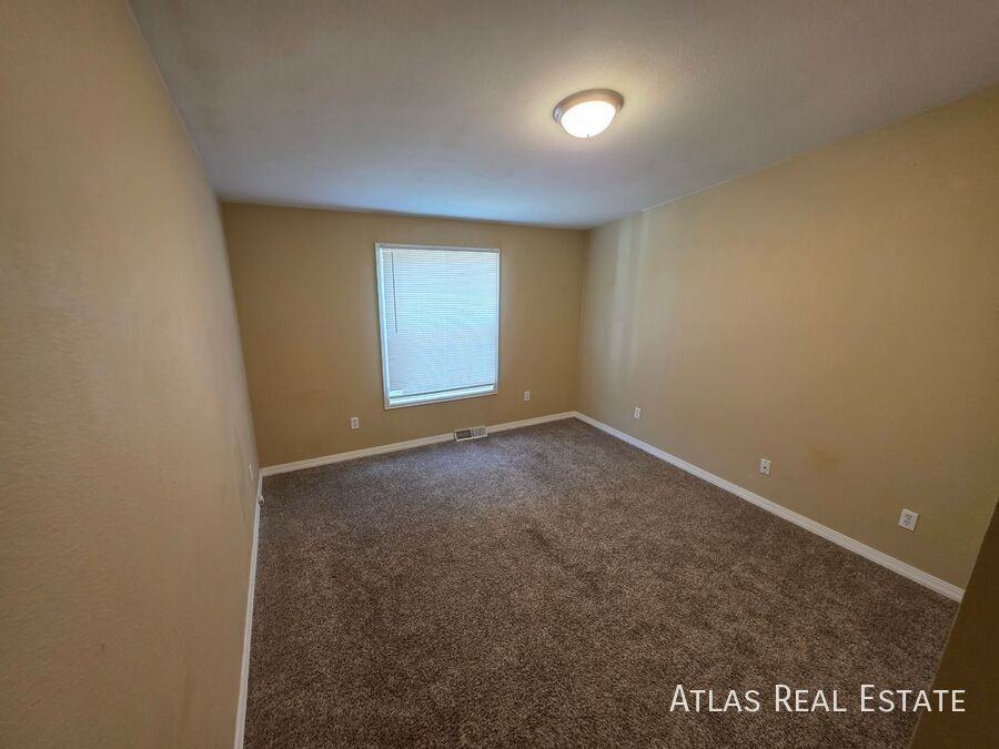 2990 2990 W C Street /325 31st Ave #1 - Photo 6 of 13