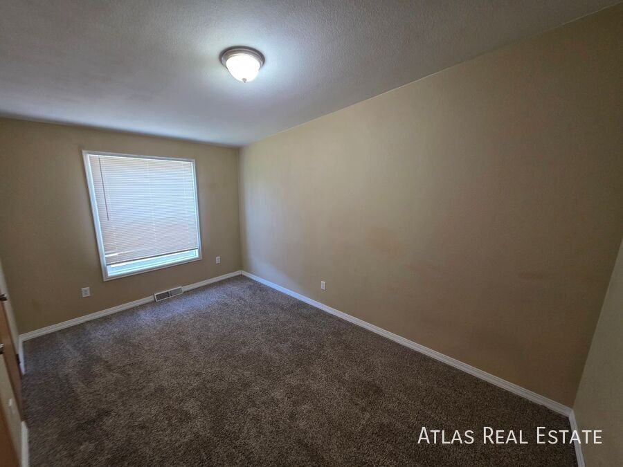 2990 2990 W C Street /325 31st Ave #1 - Photo 7 of 13