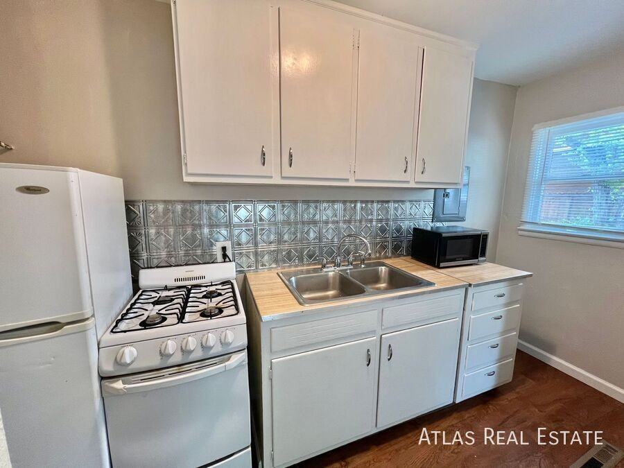 218 W Cheyenne Rd - Photo 2 of 23