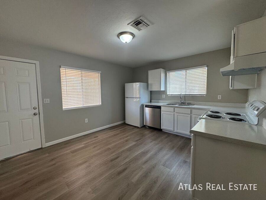 506 N Iroquois Ave #2 - Photo 3 of 22