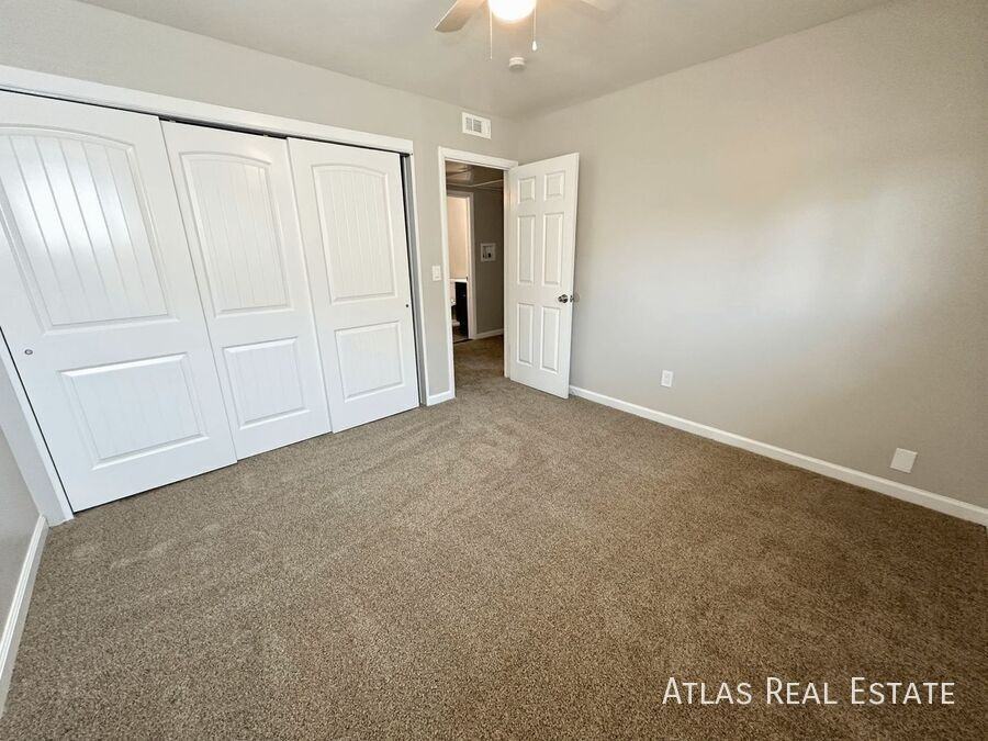 2107 Preuss Rd #B - Photo 2 of 18