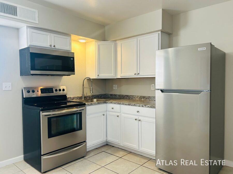 757 E Millett Ave #B - Photo 2 of 18