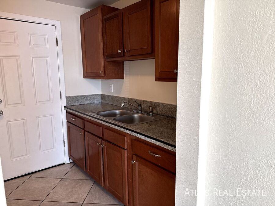 1536 Uinta St - Photo 4 of 16