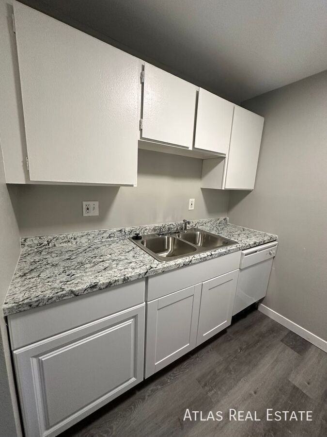 1825 Zebulon Dr #C - Photo 4 of 28