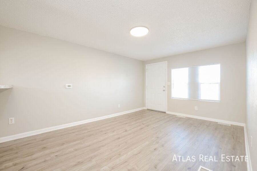 7387 Oneida Dr - Photo 3 of 10