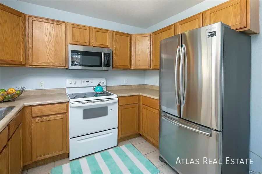 324 S Yates St - Photo 6 of 22