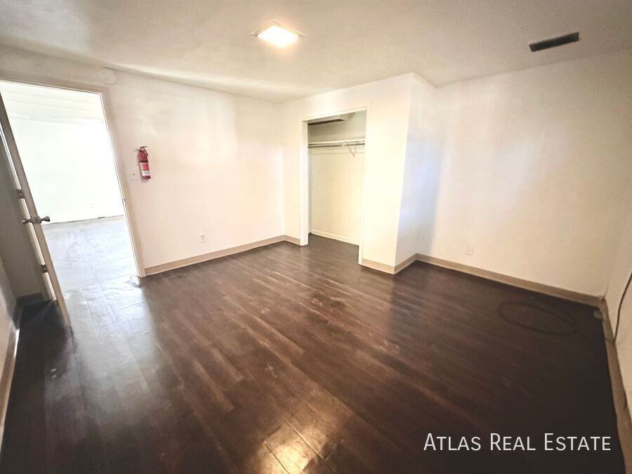 1728 1/2 Armstrong Ave - Photo 2 of 14