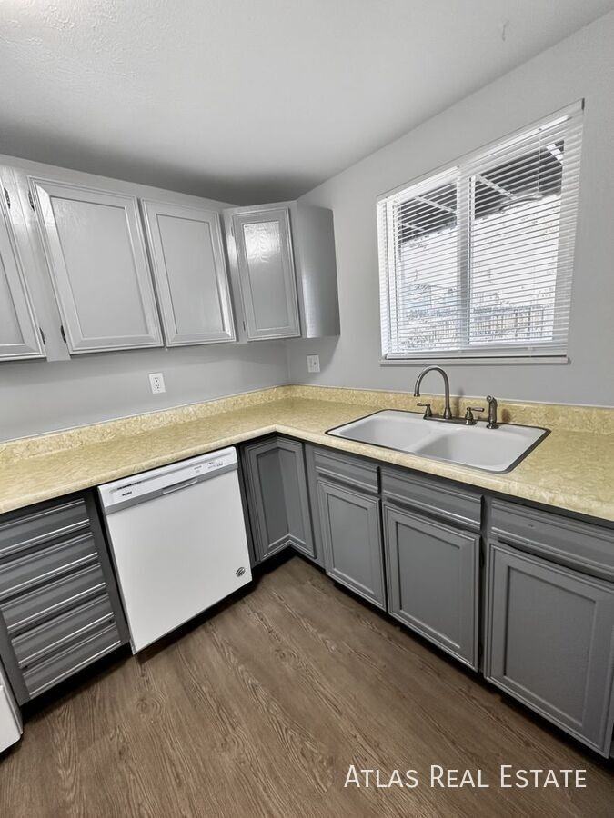 461 El Paso Blvd #E - Photo 7 of 25