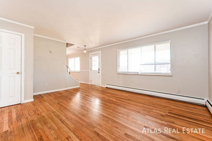 331 S Victor St - Photo 2 of 20