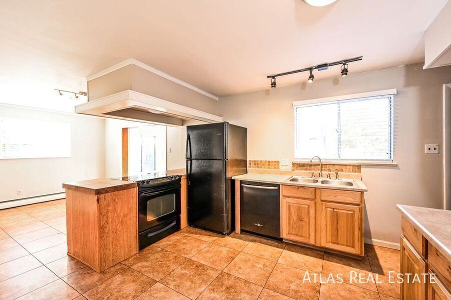 331 S Victor St - Photo 6 of 20