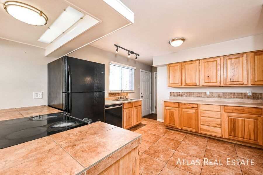 331 S Victor St - Photo 7 of 20