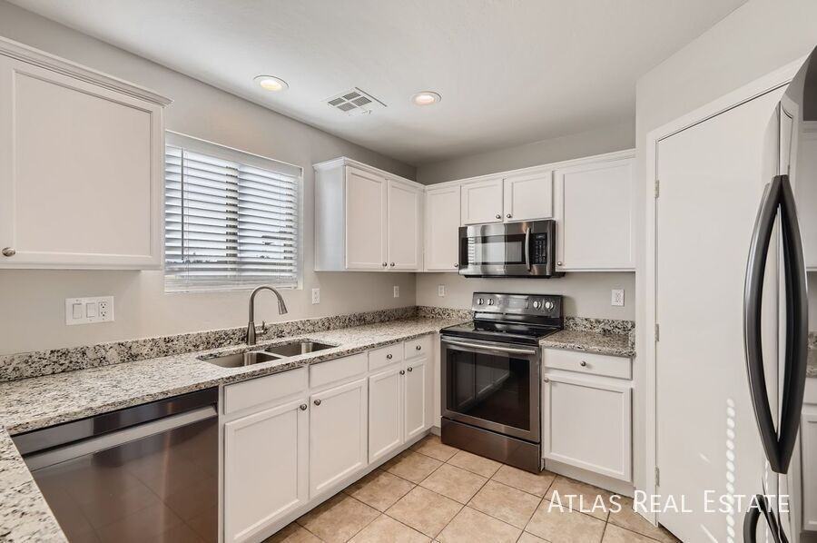 7926 S 67th Dr - Photo 5 of 19