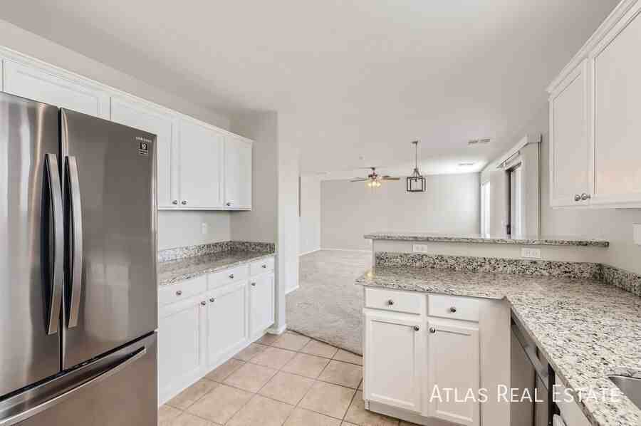 7926 S 67th Dr - Photo 6 of 19