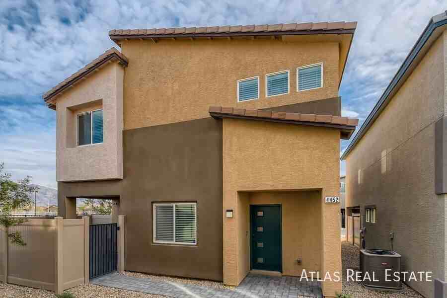 4452 Sapphire Moon Ave