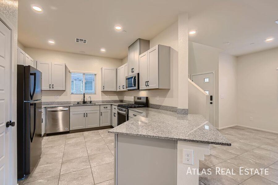 4452 Sapphire Moon Ave - Photo 3 of 45