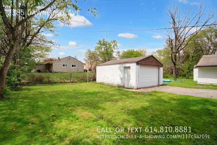 2385 Dawnlight Ave - Photo 5 of 50